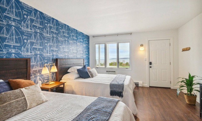 Petoskey Condominio | Lake front Views Double Queen 2nd floor