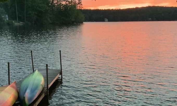 Gray Casa | Lakefront-Swim-Kayak-FirePit-20min to Portland
