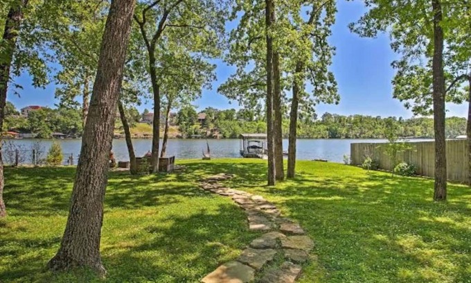 Rockwell Casa | Lakefront Swim Spa Oasis on Main Channel in Hot Springs