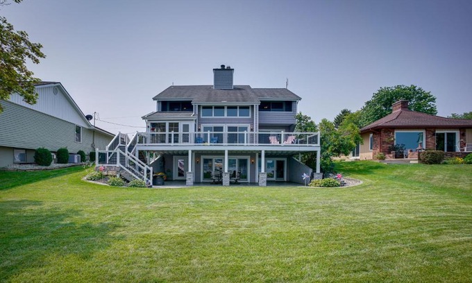 Syracuse Casa | Lakefront Syracuse Home with Deck and Private Dock!