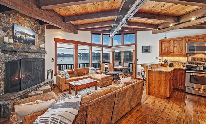 Dollar Point Condominio | Lakefront Tahoe Condo with 180º Views | Sunny Deck | HOA Pool, Tennis Courts, 300' Pier
