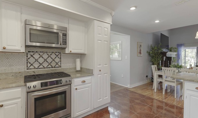 Wilson Lake Casa | Lakefront Tampa home w/ pool table + outdoor patio
