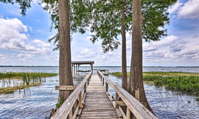 Tavares Casa | Lakefront Tavares Home w/ Sunroom + Boat Dock