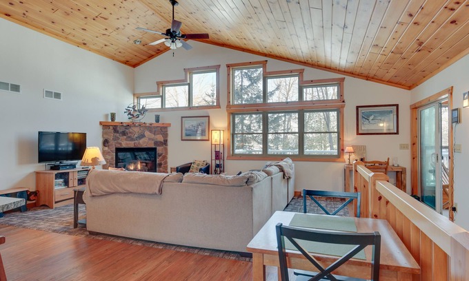 Tomahawk Casa | Lakefront Tomahawk Getaway w/ Deck & 2 Fireplaces!
