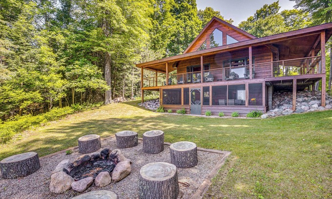 Townsend Cabina | Lakefront Townsend Cabin w/ Fire Pit, Private Dock