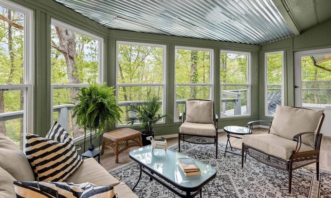 Bella Vista Casa | Pet-Friendly Lakeside Escape Near Trails