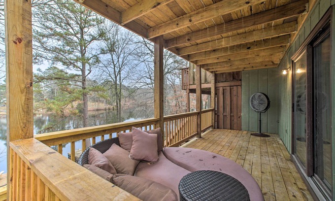 Bella Vista Apartamento | Lakefront & Trailside Escape w/ Private Dock +deck