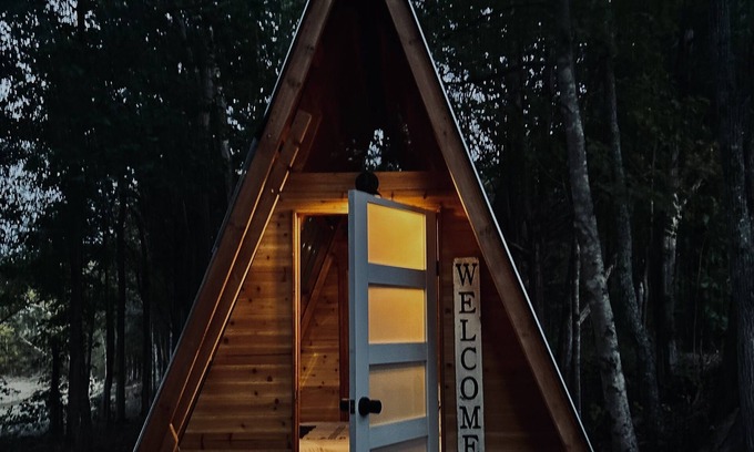Mooresburg Cabaña | Lakefront Transforming Micro Cottage on Cherokee Lake