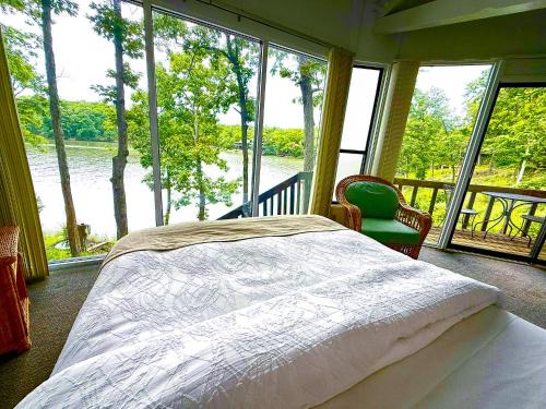 Village of Four Seasons Casa | Lakefront Treetop Village 2bed3bapools-6pp