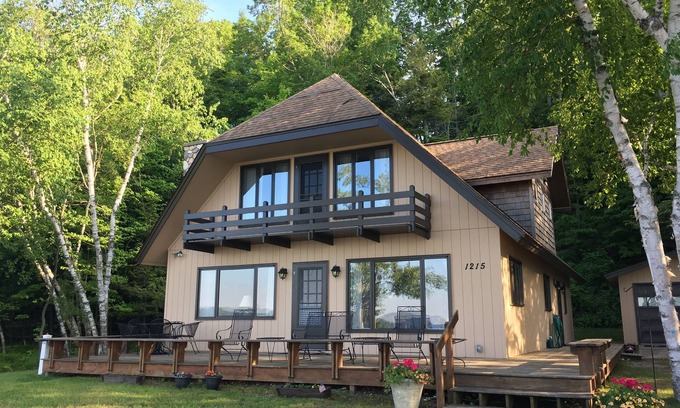 Frankfort Casa | Lakefront Cottage on the South Shore of Crystal Lake