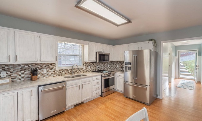 Southmont Casa | Lakefront w/Game Room, Kayaks and More!