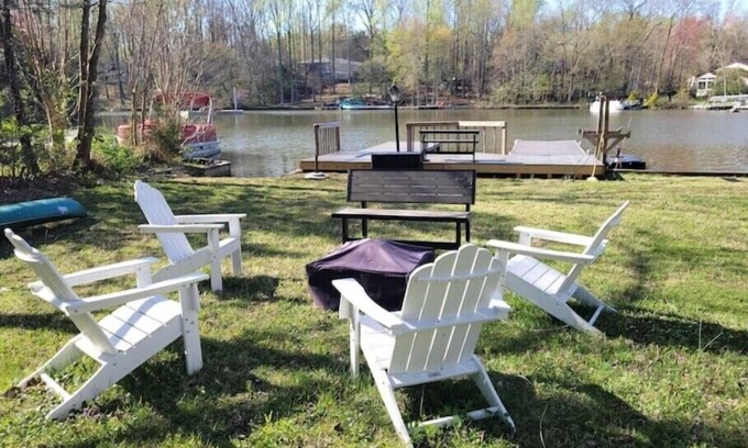 Locust Grove Casa | Lakefront w/ large yard and private dock in amenity-rich Lake of the Woods, VA