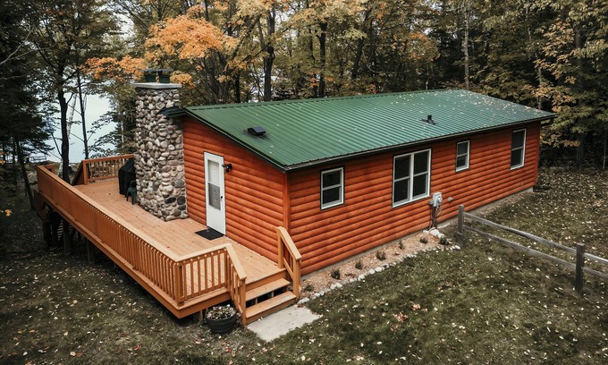 Long Lake Cabaña | Lakefront walkout cottage