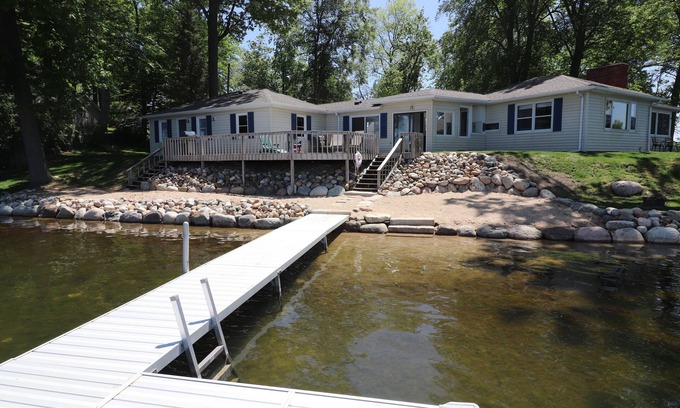 Plainwell Casa | Lakefront Walkout Cottage, Beach, Dock, Kayaks, Sunsets on Pine Lake! 🐚🐟