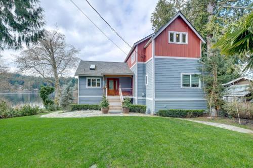 Rollingbay Casa | Lakefront Washington Home with Grill, Dock and Kayaks!
