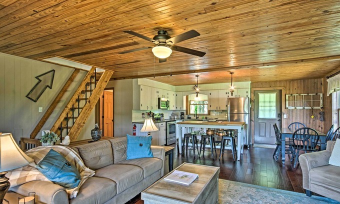 Waterloo Cabina | Lakefront Waterloo Cabin w/ Dock, Kayaks & Grill!