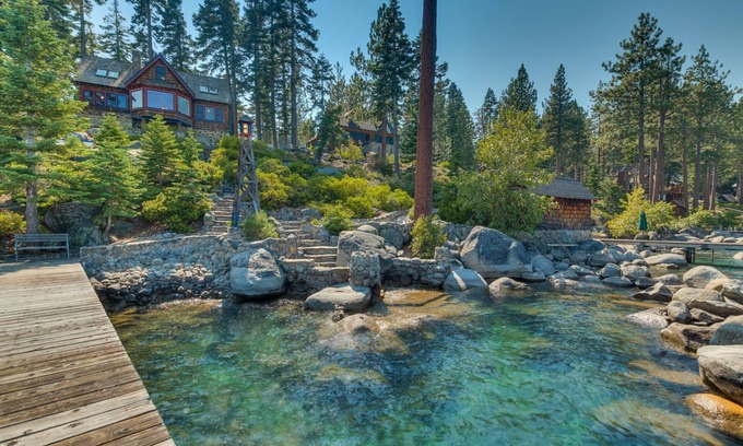 Meeks Bay Cabina | Lakefront with Private Pier and Buoy