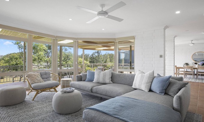Wamberal Casa | Lakefront with room for all the family