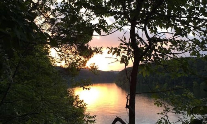 Bronston Casa | Woodson Bend Resort ~ Lake Cumberland Lakefront Condo de lujo