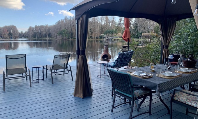 Lutz Cabaña | Lakehouse Cozy Suite & Charming Vintage Camper at Little Cypress Guest Suites