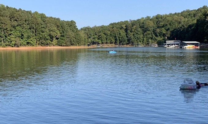Martin Casa | Lakehouse on Hartwell. Peace & quiet. Fish, grill, kayaks & more.