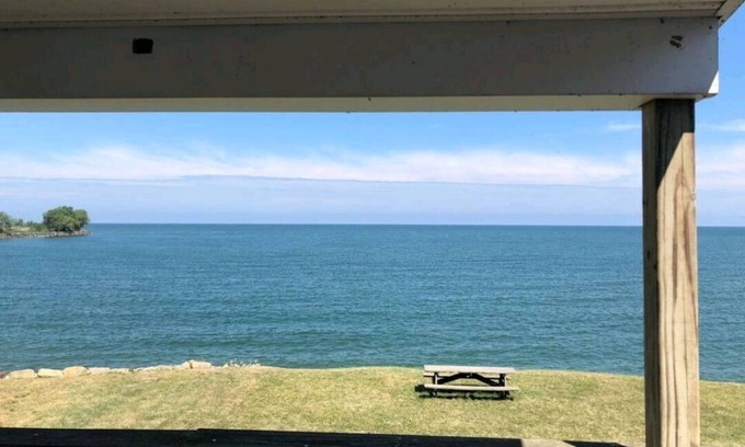 Lorain Casa | LAKEHOUSE ON THE LAKE