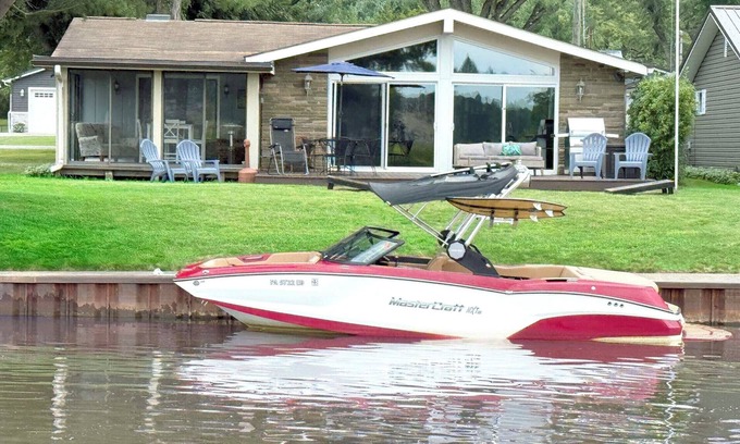 Conneaut Lakeshore Casa | Lakehouse on the Canal