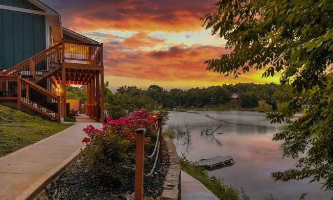 Sevierville Casa | Lakehouse, private dock, hot tub, 2 kitchens, gated community with pool.