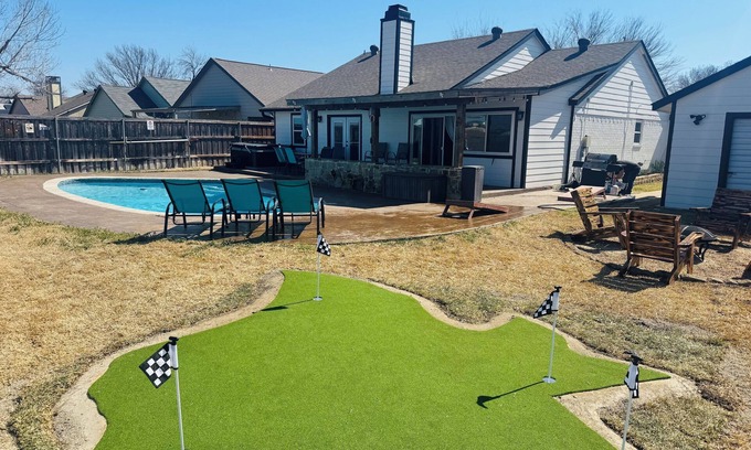 The Colony Casa | LakeHouse, Private Pool, Hot Tub/Spa, Putting Green, LakeView, Firepit and more!