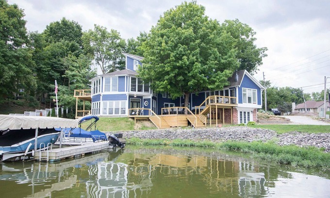 Noblesville Casa | Lakehouse - Sleeps 20 w/ free boat slip