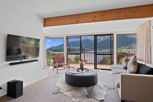 Kelvin Heights Casa | Lakehouse - Water taxi to Queenstown!