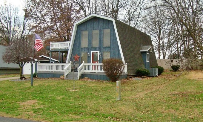 Scotland Casa | Lakehouse with Game Room, Direct Water Access, and Kayaks Included!