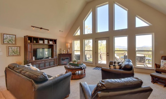 Lakemont Casa | Lakemont Retreat Game Room, Hot Tub, and Mtn Views!