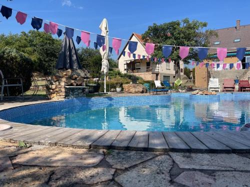 Bekecs Apartamento | LakePark Garden Villa with swimming pool & park
