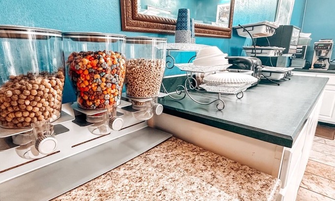 Russell Springs Hotel | Laker Inn
