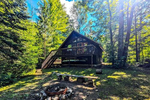 Elmira Casa | Lakes, Beaches, Pool, Golf, Trails Michigan Cabin