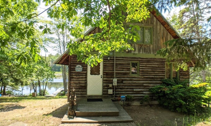 Meredith Casa | Lakes End Log Cabin on Lake Wicwas!