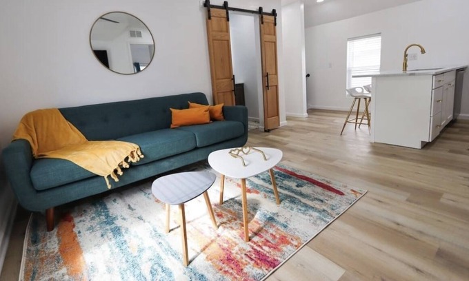 Conneaut Apartamento | Lakeshore Loft- District North Rentals