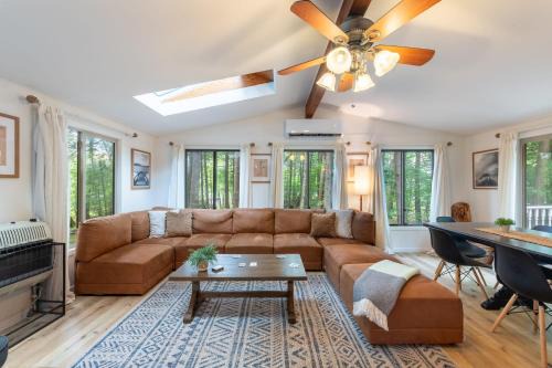 Blakeslee Casa | Lakeshore Oasis by AvantStay Private Beach Views Hot Tub Volleyball