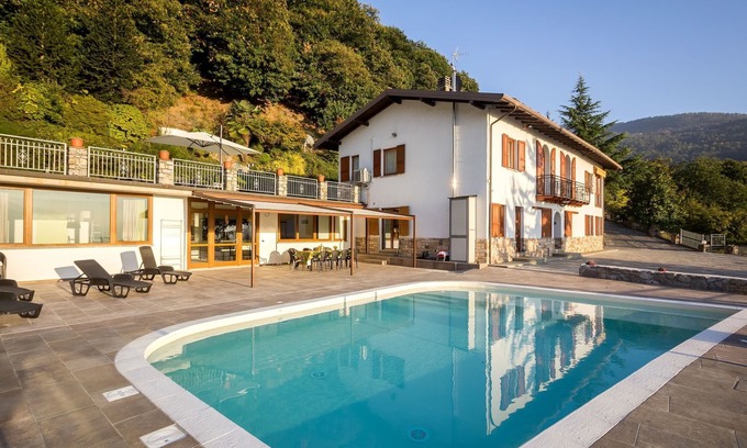 Artogne Villa | Mansión junto al lago con piscina