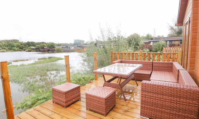 Yealand Conyers Cabaña | LAKESIDE 12, pet friendly, character holiday cottage in Carnforth