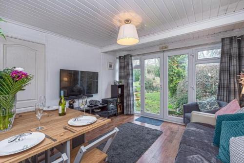 Bont Newydd Chalet De Esquí | Lakeside 77 at Glan Gwna holiday park