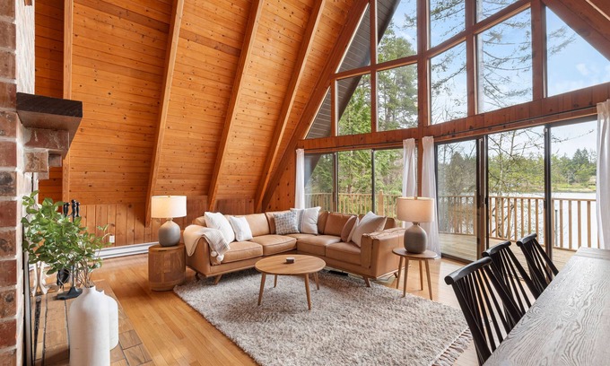 Burley Casa | Lakeside A-frame for families, grannies and new kayakers