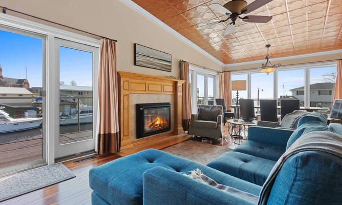 Algoma Casa | Lakeside a'Lure -Best Catch in Algoma/Door County
