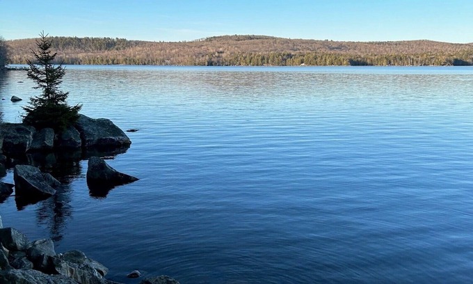 Orrington Apartamento | Lakeside apartment over detached garage. 8 miles from Bangor