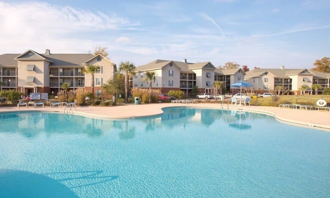 Santee Condominio | Lakeside Bliss: 2BR Suite at Wyndham Lake Marion