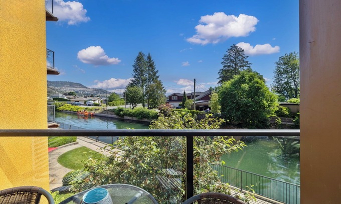 Westbank Condominio | Lakeside Bliss Retreat / Barona Beach