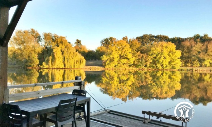 Villiers-Charlemagne Cabaña | Chalet a orillas del agua con instalaciones de pesca, ideal para niños y mascotas, hasta 7 personas