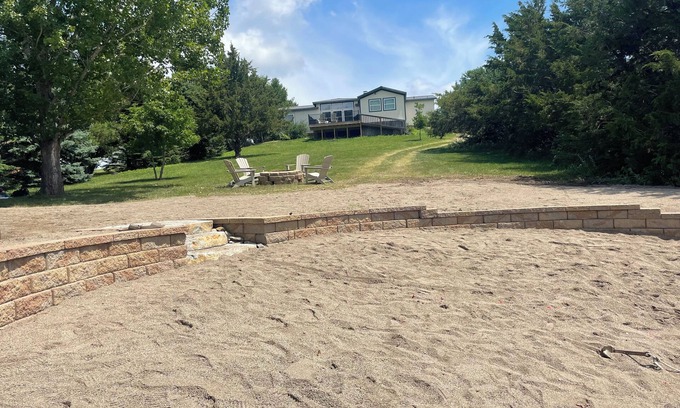 Aberdeen Casa | Lakeside Cabin 10 miles from Aberdeen, SD