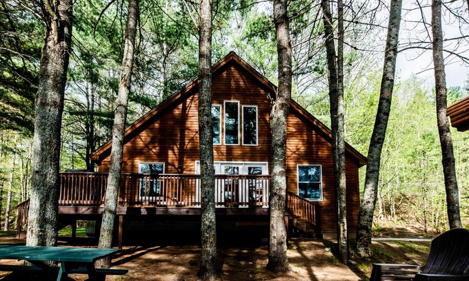 Caratunk Cabina | Lakeside cabin nestled along the shores of Wyman Lake.
